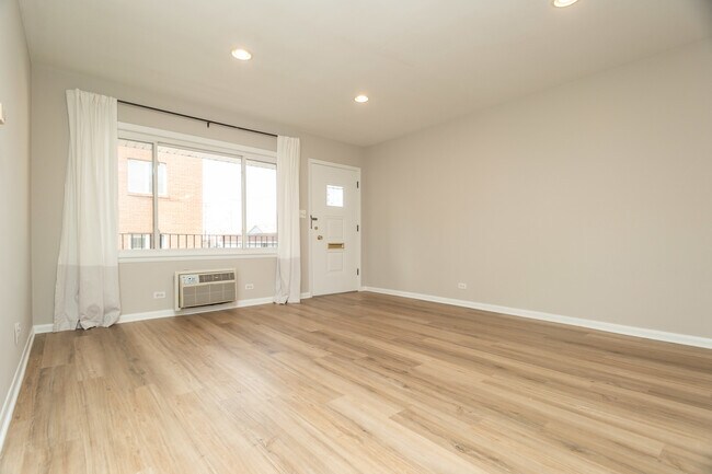 Building Photo - 211 Vine Ave
