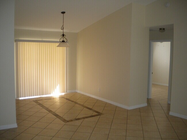 Building Photo - Charming 3 Bedroom, 2 Bath Home in Beautif...