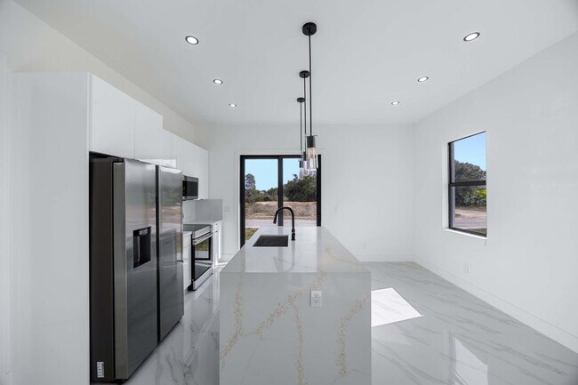Foto del edificio - 1053 Marine Ave S