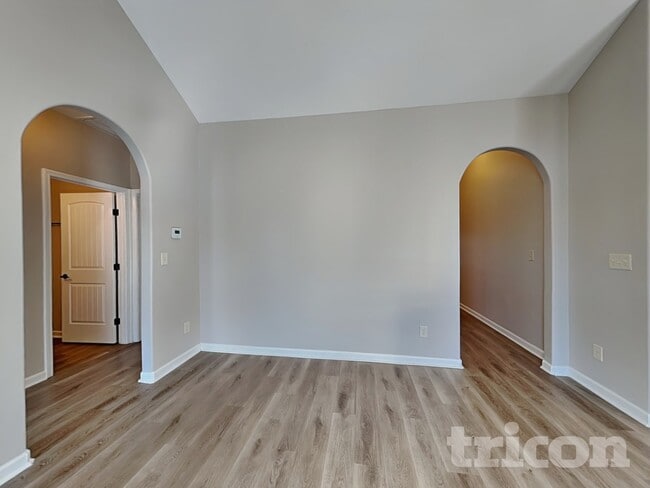Building Photo - 1862 Camelot Dr
