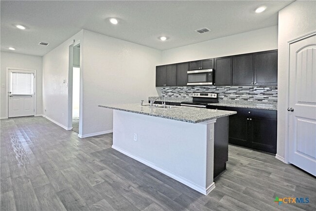 Building Photo - 884 Armadillo Dr