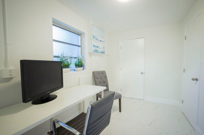 Foto del edificio - 2325 NE 4th Ave