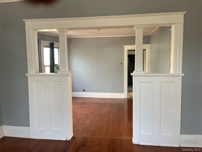 Building Photo - 107 Smith St