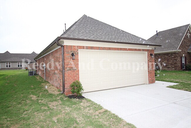 Building Photo - 1040 River Wood Creek W