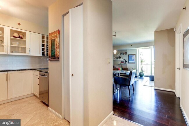 Foto del edificio - 10th Floor Condo at The Chase in Downtown ...