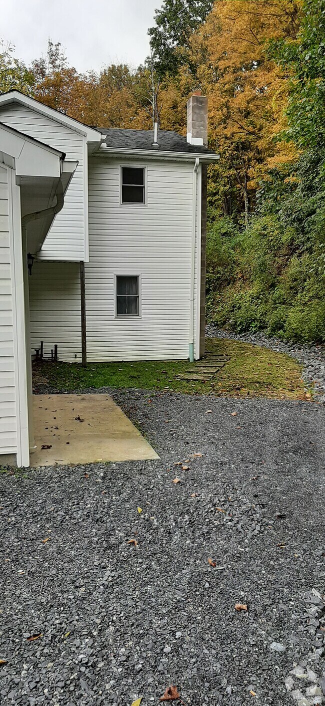 Apartments For Rent in Saxton, PA with Parking 2 Rentals