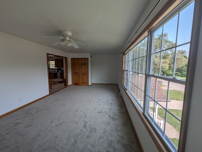 Building Photo - 4996 Thurston Ave