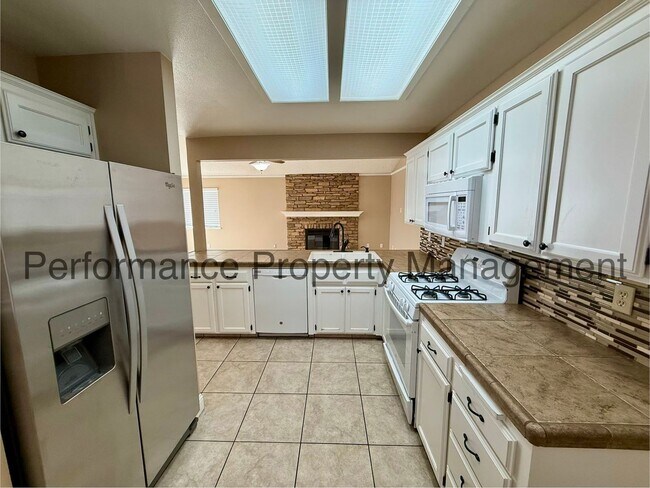 Foto del edificio - Beautiful 3 Bed/2 Bath Home in Fresno w/ RBP & $0 Deposit Option