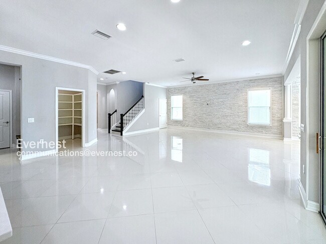 Foto del edificio - 28892 Perilli Pl