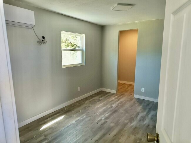 Building Photo - 211 Andre Loop