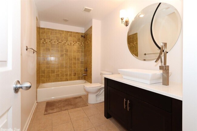 Building Photo - 49 Enclave Cir