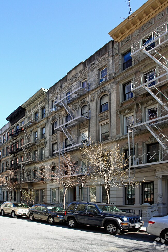 Building Photo - 153 W 80th St