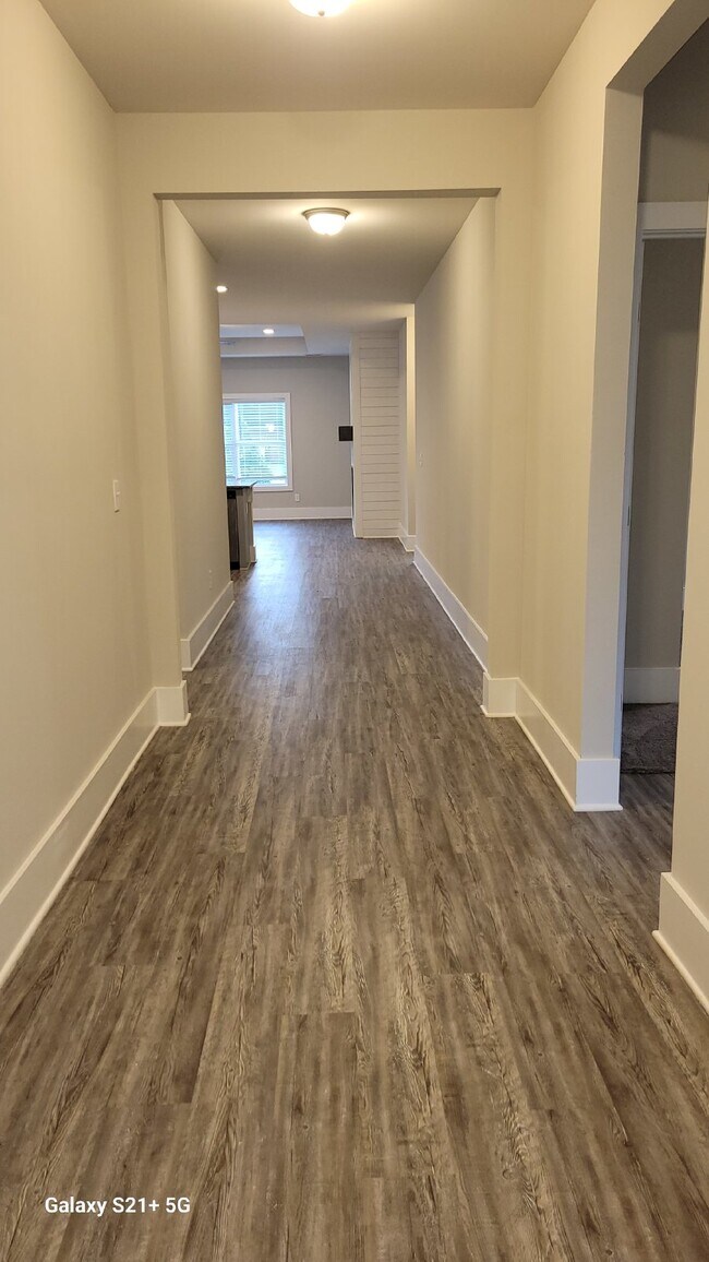 Foto del edificio - Coming soon!!!  "Charming 4-Bedroom Home w...