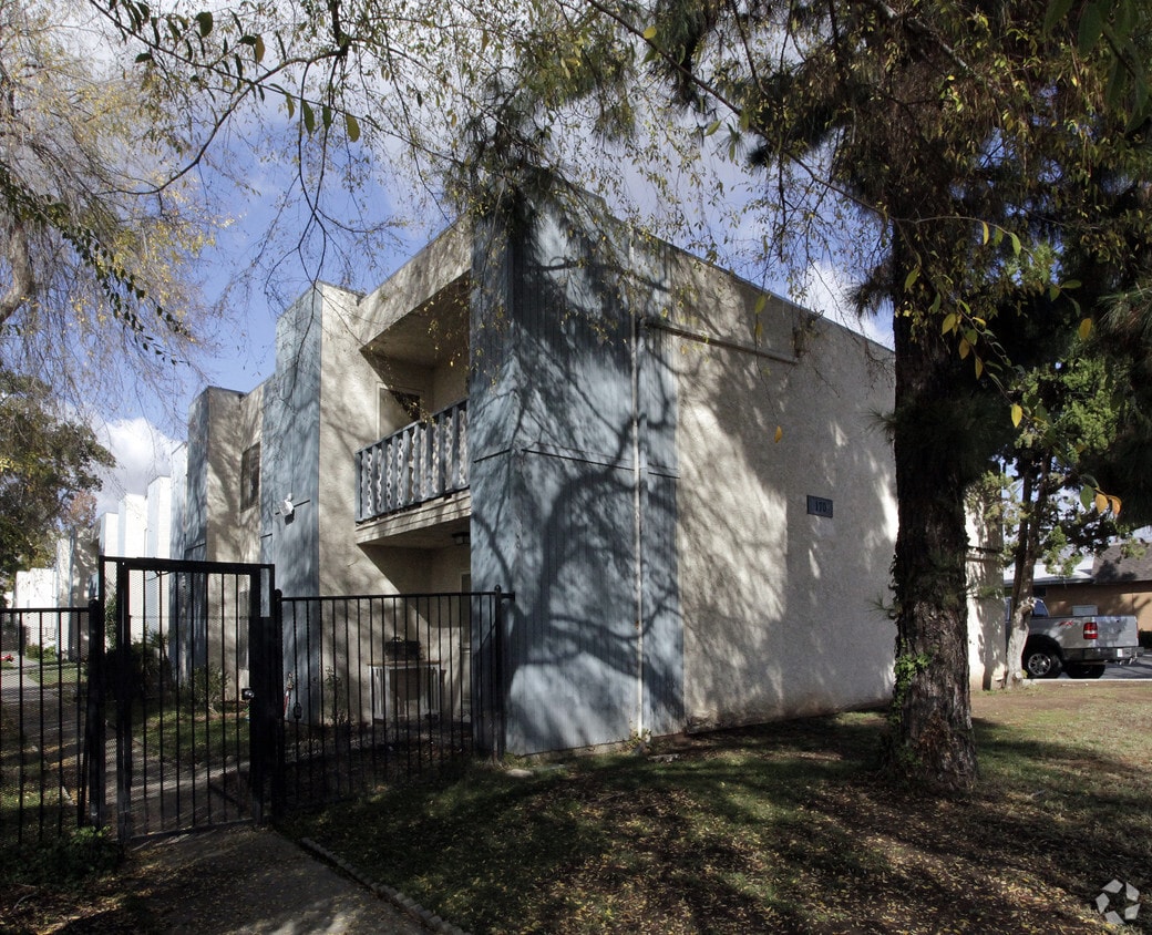Building Photo - 170 W Vermont Ave