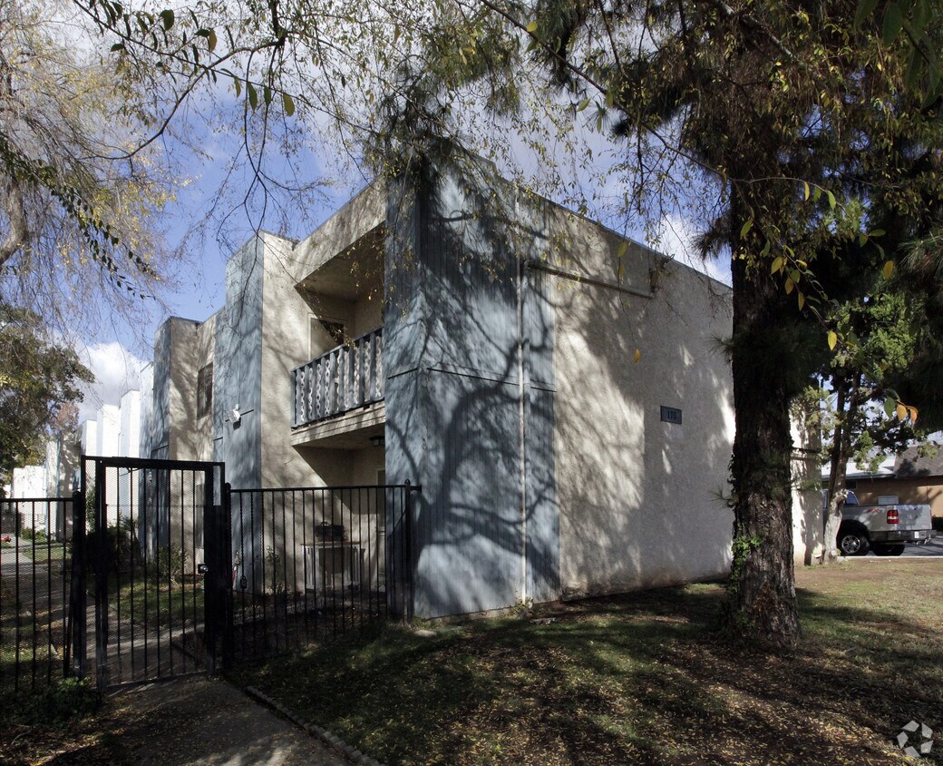 Foto del edificio - 170 W Vermont Ave