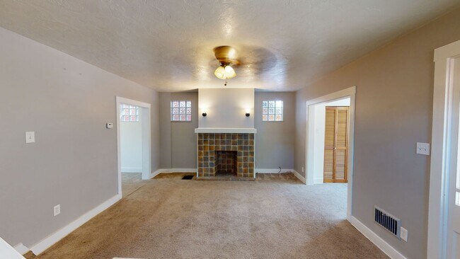 Building Photo - 3013 Glendale Ave