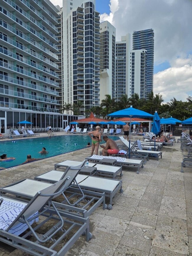 Foto del edificio - 19201 Collins Ave