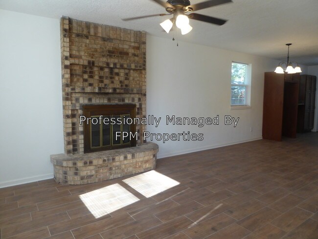 Foto del edificio - 4635 Kingsbury St