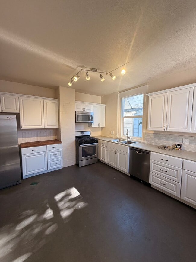 Building Photo - 223 N Alabama St