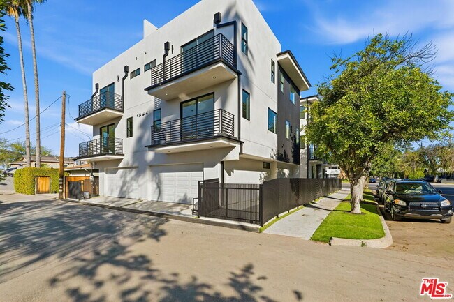 Foto del edificio - 13600 Burbank Blvd