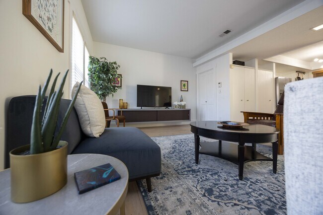 Foto del edificio - 2472 Overlook Rd