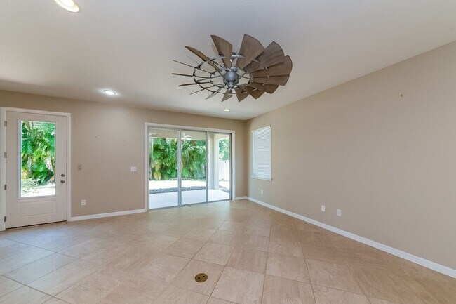 Foto del edificio - 4 Bed 2.5 Bath Gem In South Sarasota!!!