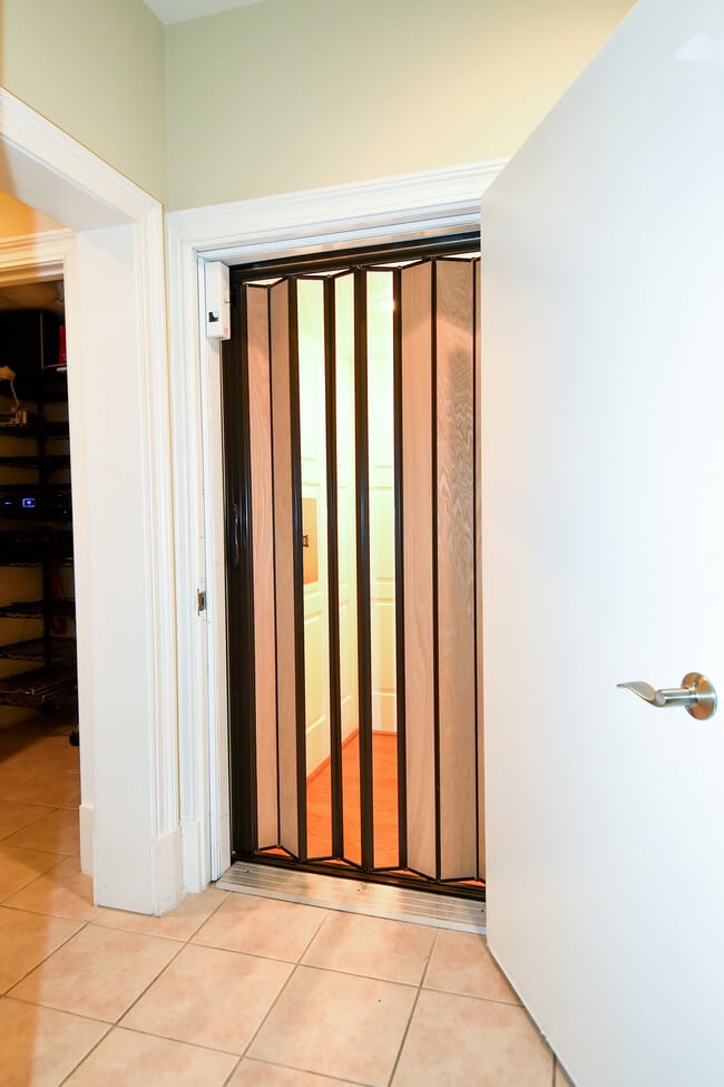 Elevator - 12525 Linda View Ln