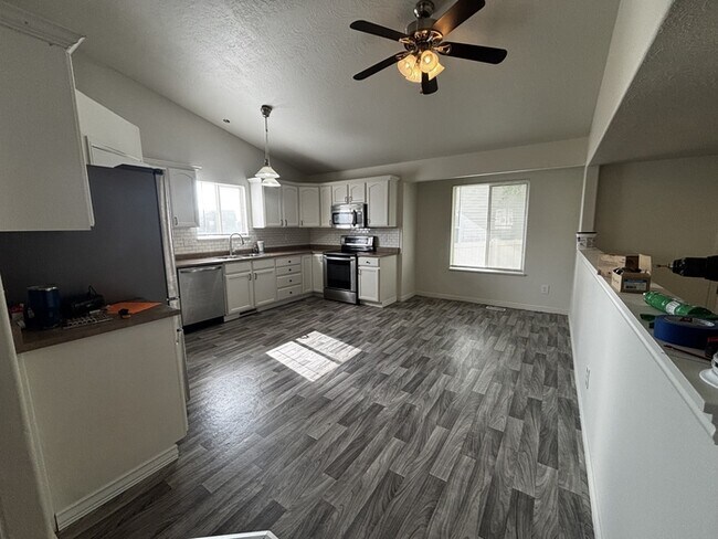 Building Photo - Eagle Mountain Single Family Home