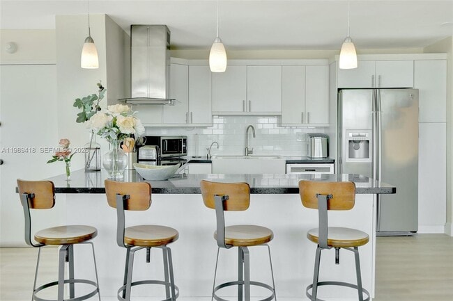 Foto del edificio - 7135 Collins Ave