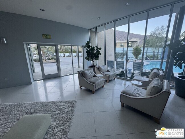 Foto del edificio - 810 E Palm Canyon Dr
