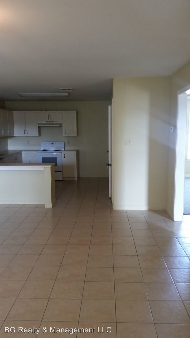 Building Photo - 303 Vieux Orleans Cir