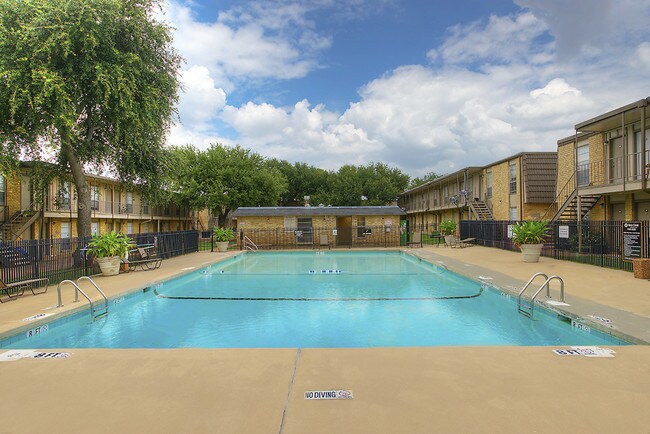 Bear Creek Apartments Rentals Euless, TX