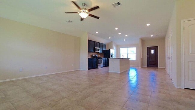 Building Photo - 3839 Raintree Village Dr