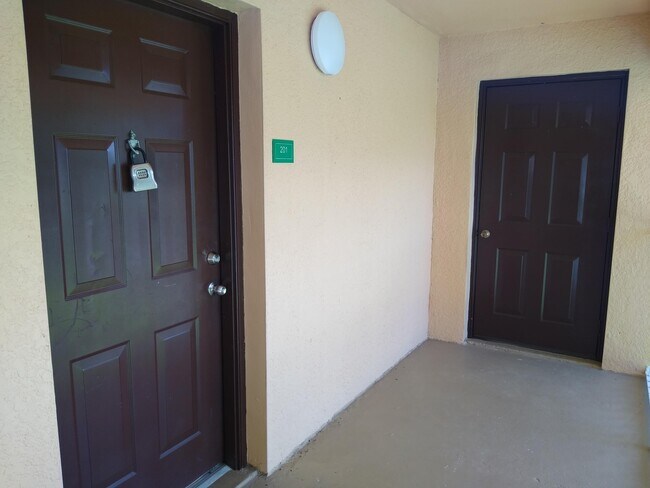 Foto del edificio - 281 SW Palm Dr