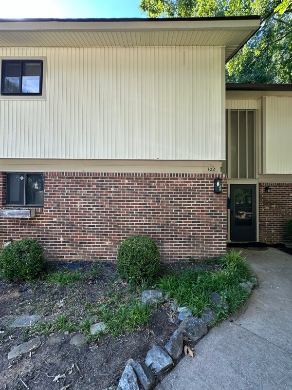 Foto principal - 102 Briarview Cir