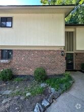 Building Photo - 102 Briarview Cir