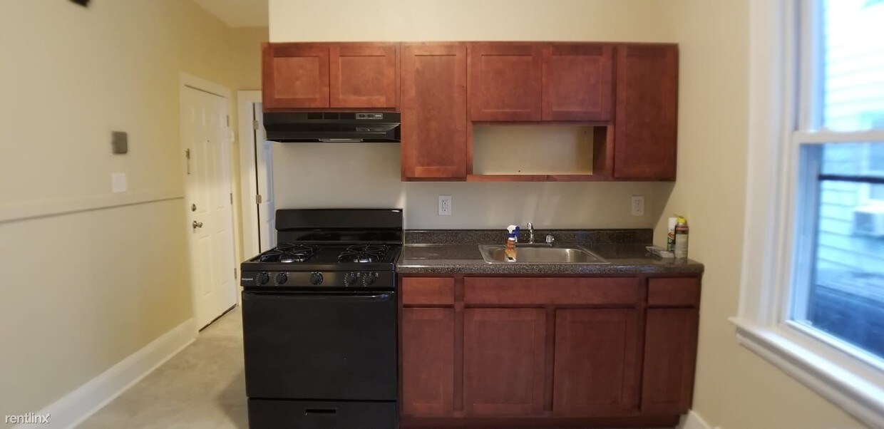 2 br, 1 bath - 41 Underwood St Apt 1R - 2 br, 1 bath  - 41 Underwood St Apt 1R