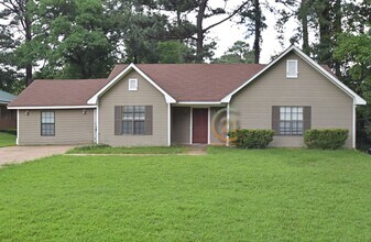 Building Photo - 108 Wildwood Ln