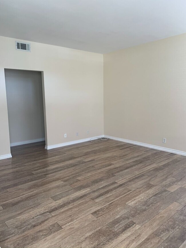 Foto del edificio - 2 bed / 2 bath unit in RSM available August 6th!!