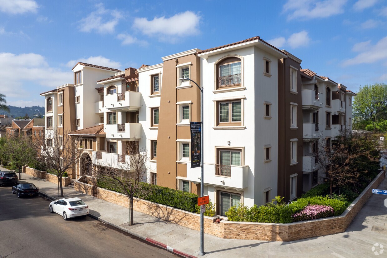 4551-4557 Coldwater Canyon Ave - Chelsea Place