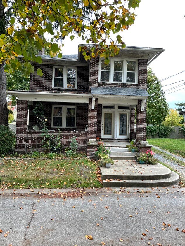 Foto principal - 208 Orchard Pl