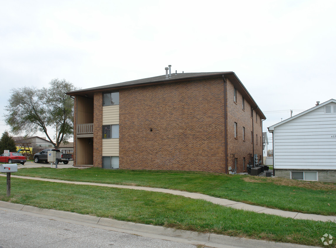 Building Photo - 421 W Saunders Ave