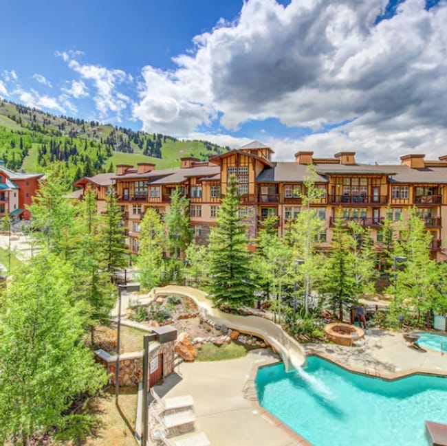 Building Photo - Coming soon! Solitude Luxury 1 bed / 1 bath Condo! Fully furnished!