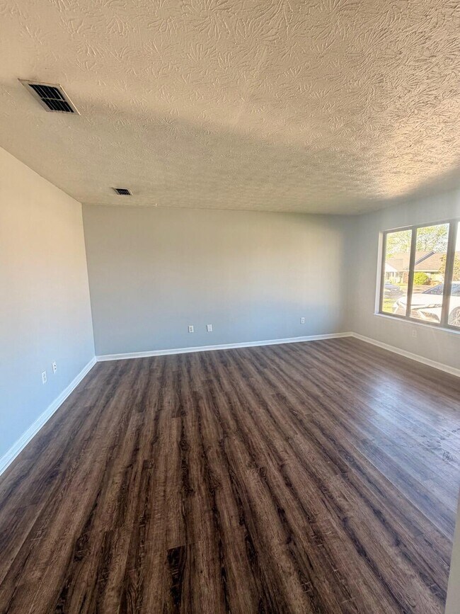 Foto del edificio - 3416 Woodspring Dr