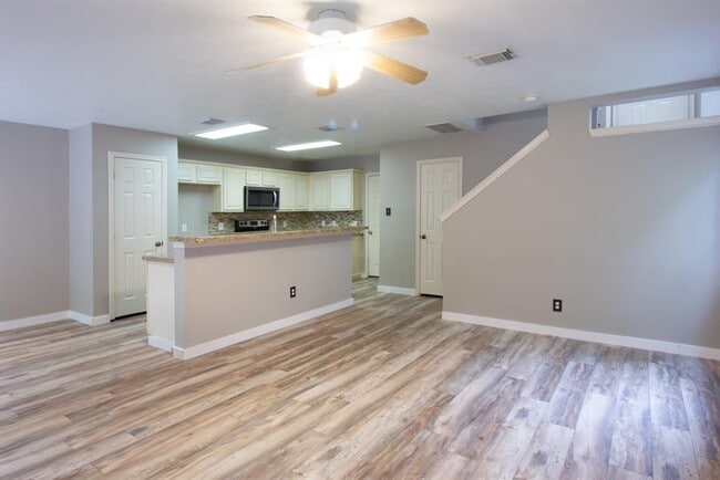 Building Photo - 203 Blushwood Pl