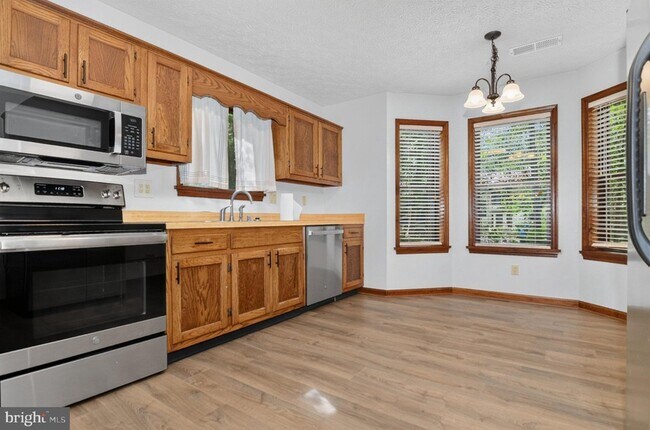 Foto del edificio - 44550 White Pine Ct
