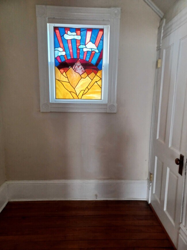 nook in downstairs hallway - 514 Mountain Ave SW