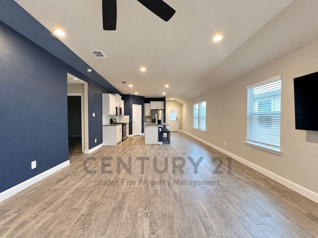 Building Photo - 606 Capstone Cir