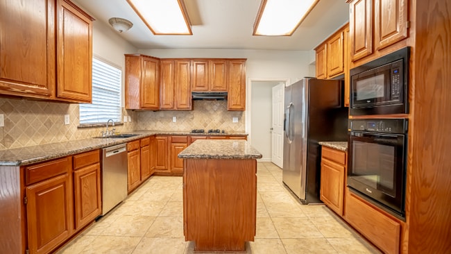 Building Photo - 5001 Union Lake Dr