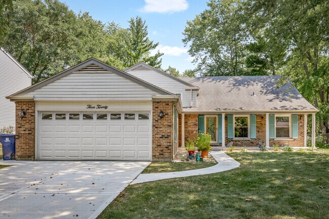 Building Photo - 320 S Birchwood Dr